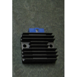 Regolatore di Tensione Giapponese SH 586B-12 - 12V - CC monofase - 6 faston - morsettiera blu per HONDA MOTORI GX 160- GX 200/240/270 - GX 340/390 - GX 620/670 - GXV 270/340/390