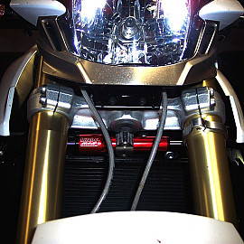 KIT Ammortizzatore di Sterzo Bitubo completo di attacchi Montaggio RACING Sotto Strumenti SUZUKI GSR 750 (2011>)