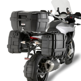 Valigia nera 46 Lt TREKKER Black Line con finitura in alluminio verniciato nero, dotata di sportello di apertura superiore.
