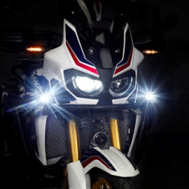 LED PROJECTORS - Coppia di proiettori antinebbia omologati, universali, con tecnologia a led e corpo in alluminio verniciato nero