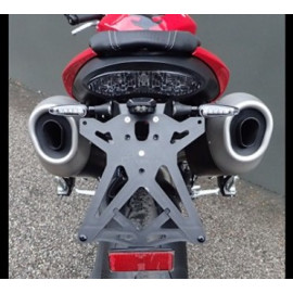 KIT PORTA TARGA LGHTECH REGOLABILE COMPLETO DI CATADIOTTRO E LUCE TARGA per TRIUMPH SPEED TRIPLE 1050 (2016>)