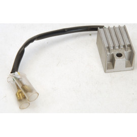Regolatore TOURMAX SH557B-12 - 12V - c.a - 2 cavi per HONDA XR 250 R (84/04) - XL 250 R (82/87) - XL 350 R (84/87) - XLX 350 R (88/>) - XL 500 R (82/84) XR 500 R (83/84) - XL 600 R/L (83/85) - XR 600R (85/00) - XR 650R (00/07)