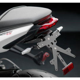 Porta Targa Regolabile Omologato RIZOMA linea FOX con luce targa LED e Catadiottro Specifico per TRIUMPH STREET TRIPLE 675 / R (2013>)