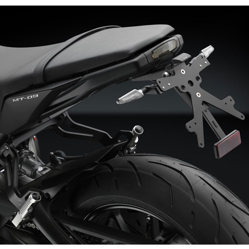 Porta Targa Regolabile Omologato FOX con luce targa Led RIZOMA per YAMAHA MT-09 (2013>) - XSR 900 (2016>)